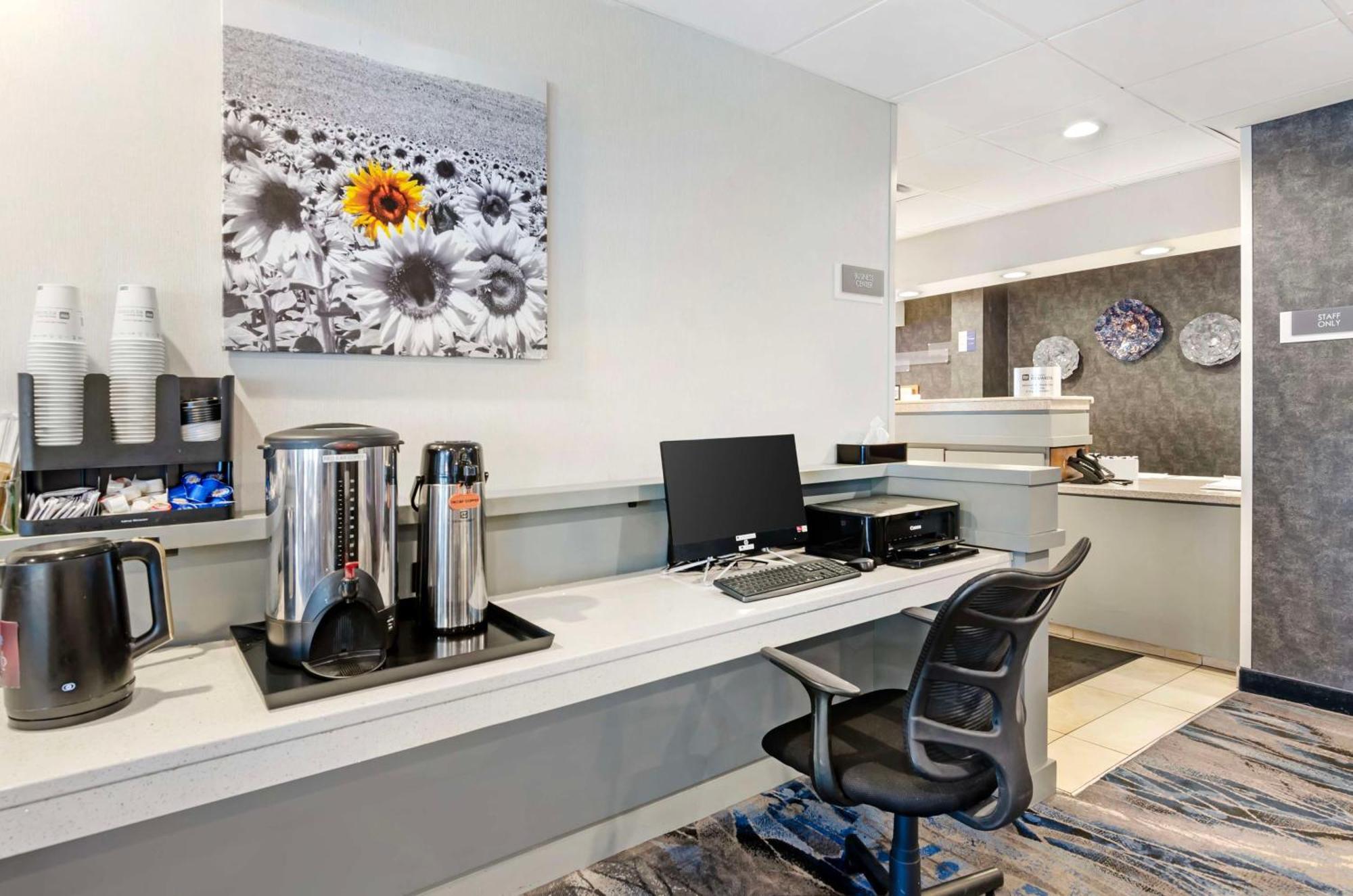 Best Western Plus Beckley Inn Екстер'єр фото
